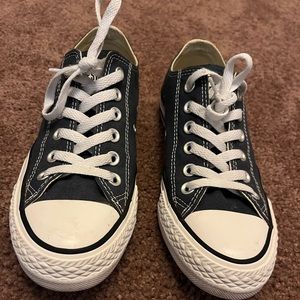 Men’s Converse Size 5 No Box Good Condition
